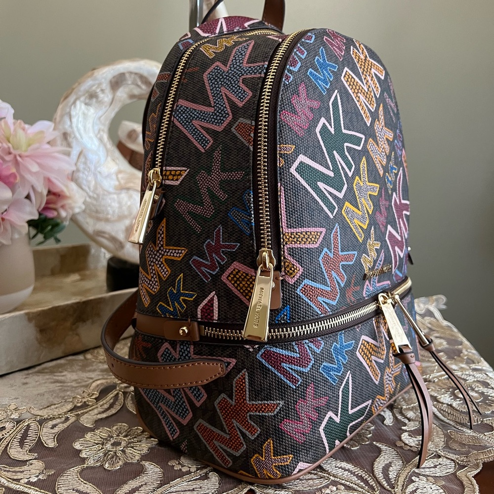 Michael Kors signature logo backpack - Picture 7 of 13